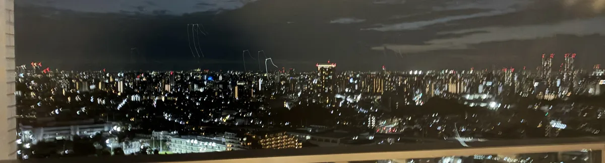 懇親会の会場の窓から見えた夜景
